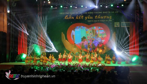 Charity program to support disadvantaged children - ảnh 1